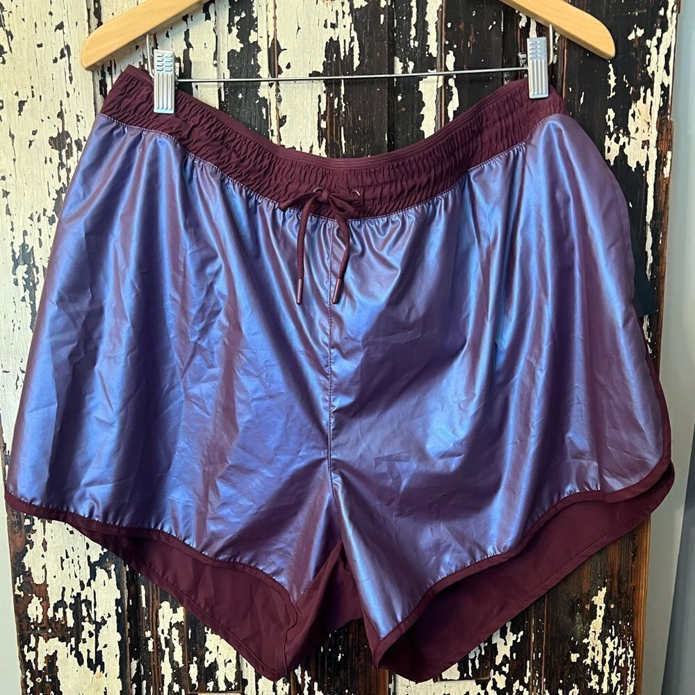 NWT Avia women’s metallic workout shorts. Size XXL